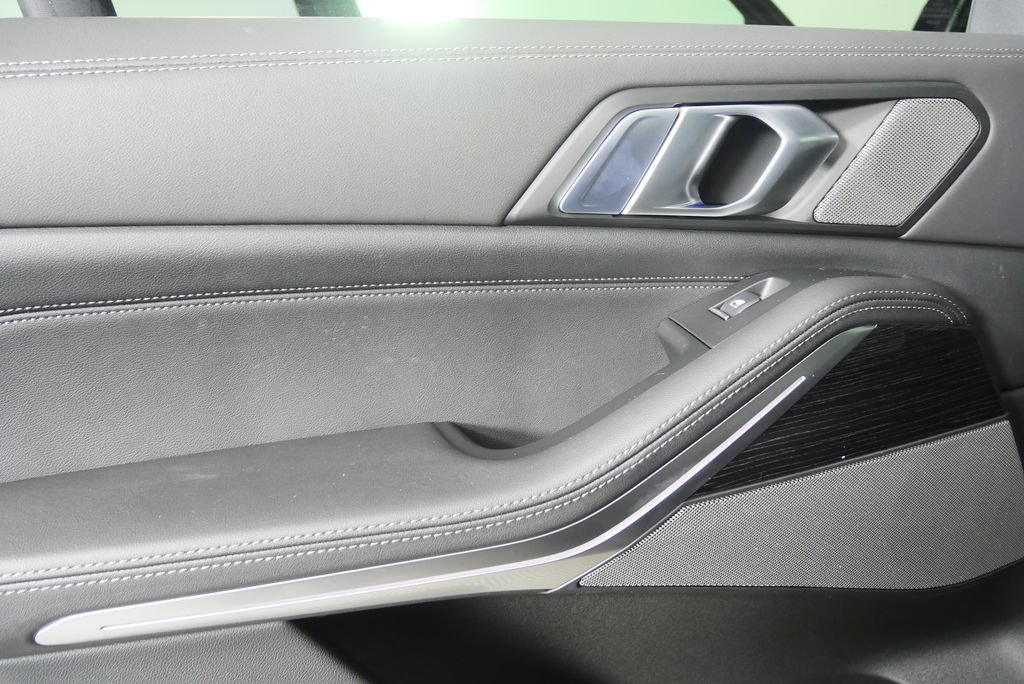 Used 2026 BMW X5 xDrive40i w/ M Sport Package AWD/4WD image 13