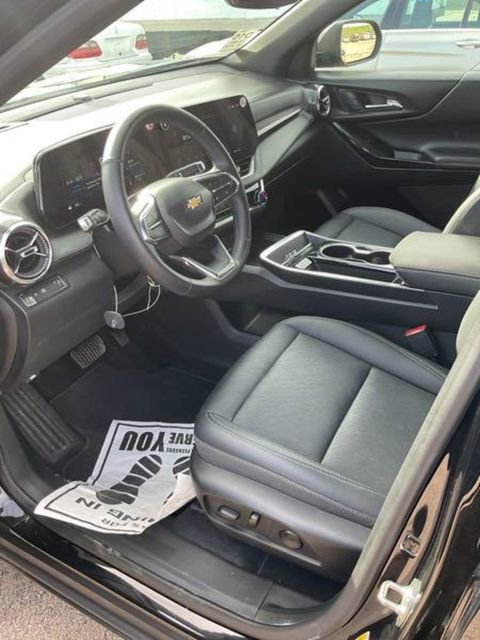 Used 2025 Chevrolet Equinox LT w/ Convenience Package II image 9