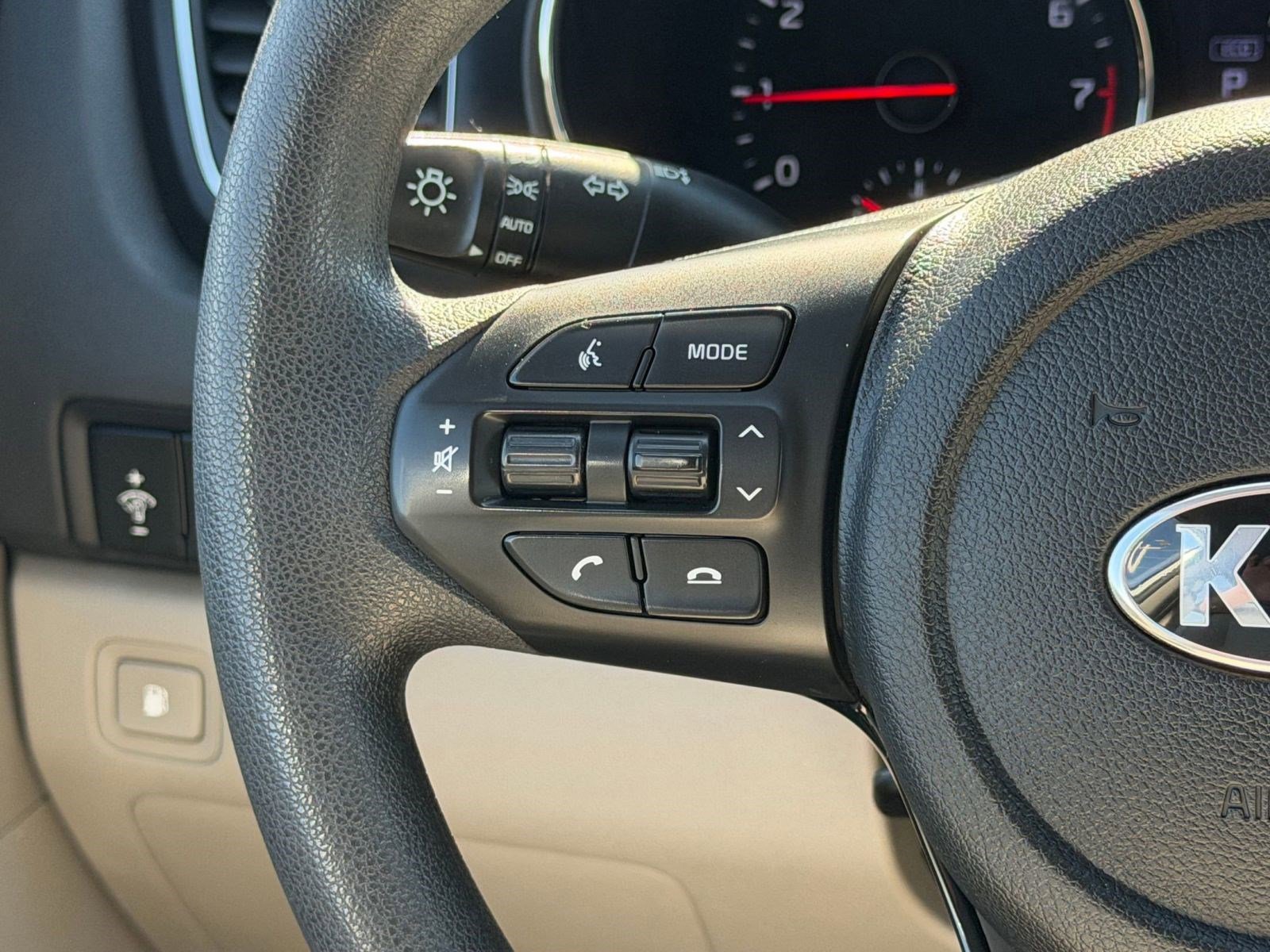 Used 2021 Kia Sedona LX FWD image 16