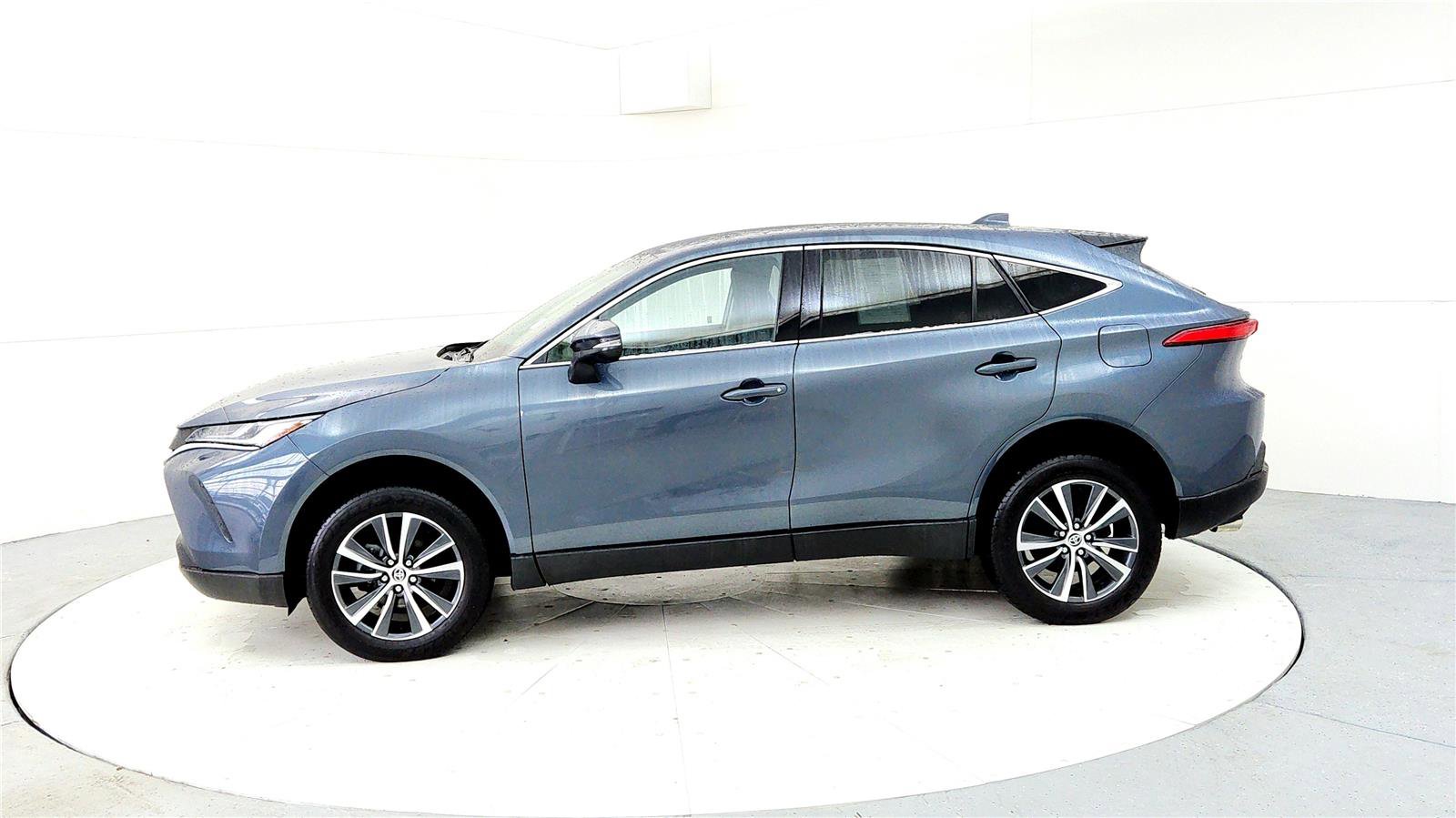 Certified 2023 Toyota Venza LE image 3