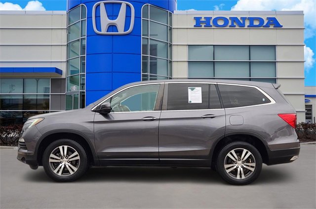 Certified 2017 Honda Pilot EX image 3