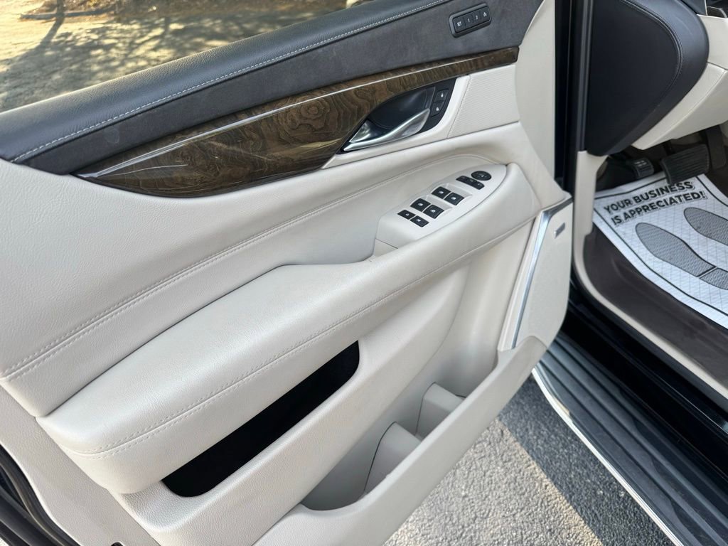 Used 2018 Cadillac Escalade Luxury AWD/4WD image 20