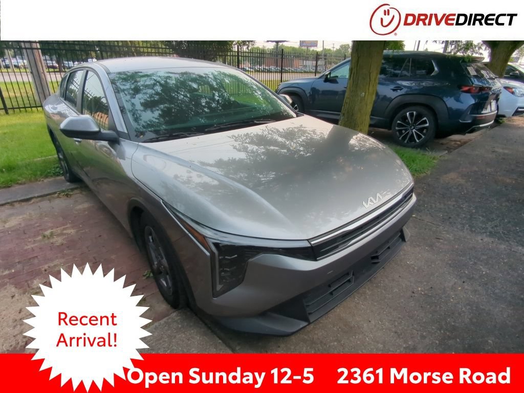 Used 2025 Kia K4 FWD image 1