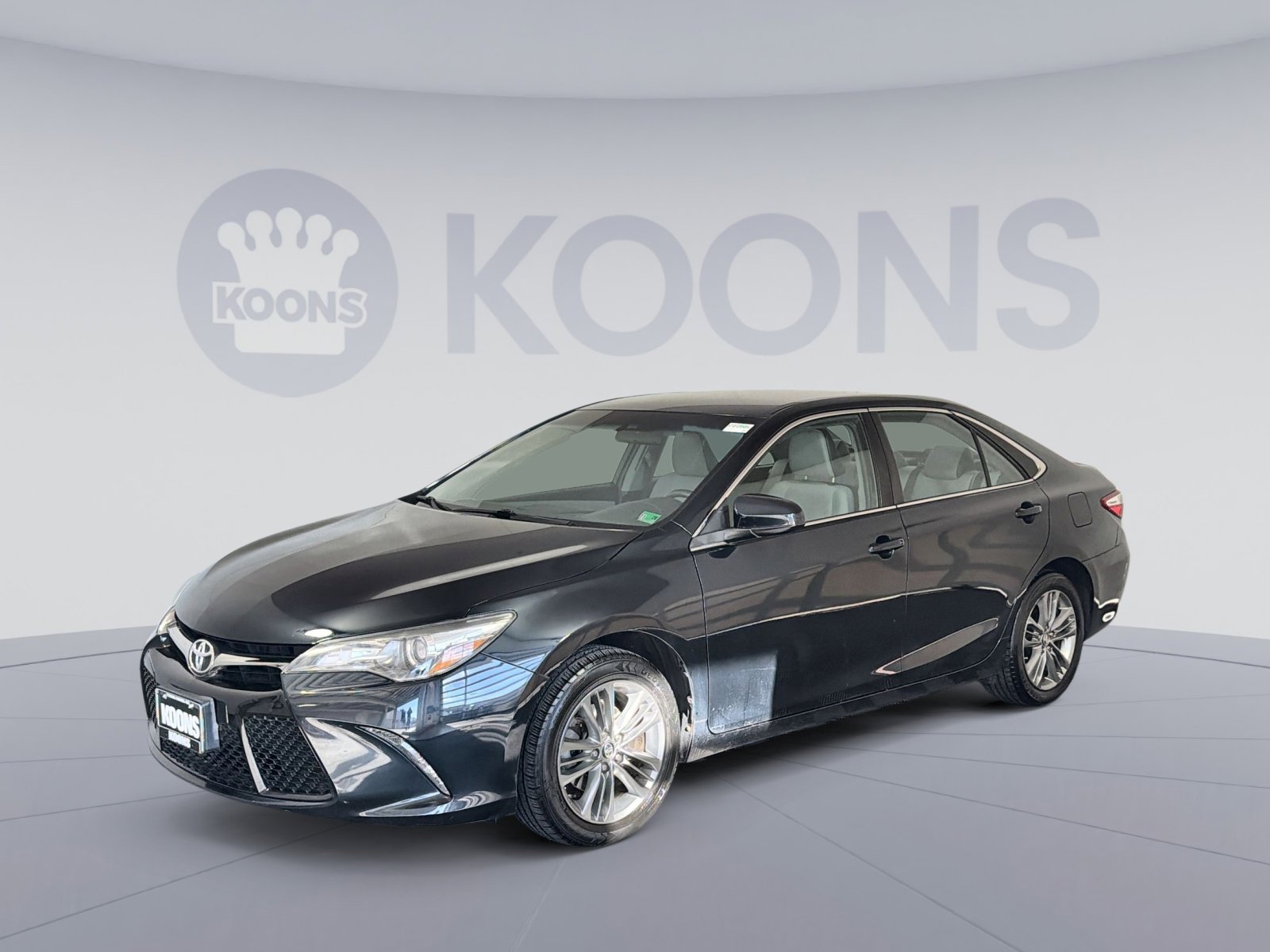 Used 2017 Toyota Camry SE image 1