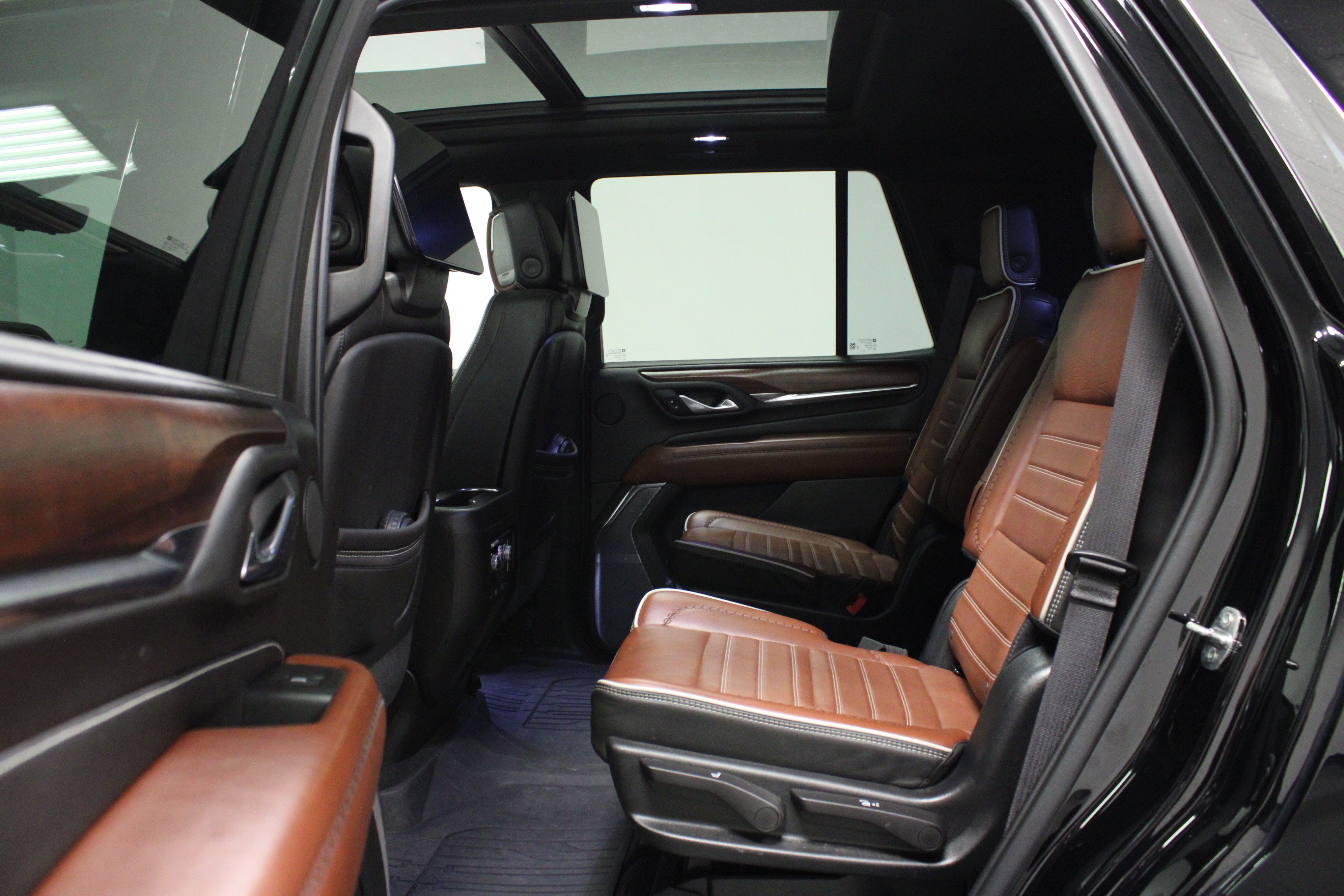 Used 2023 GMC Yukon Denali Ultimate AWD/4WD image 13