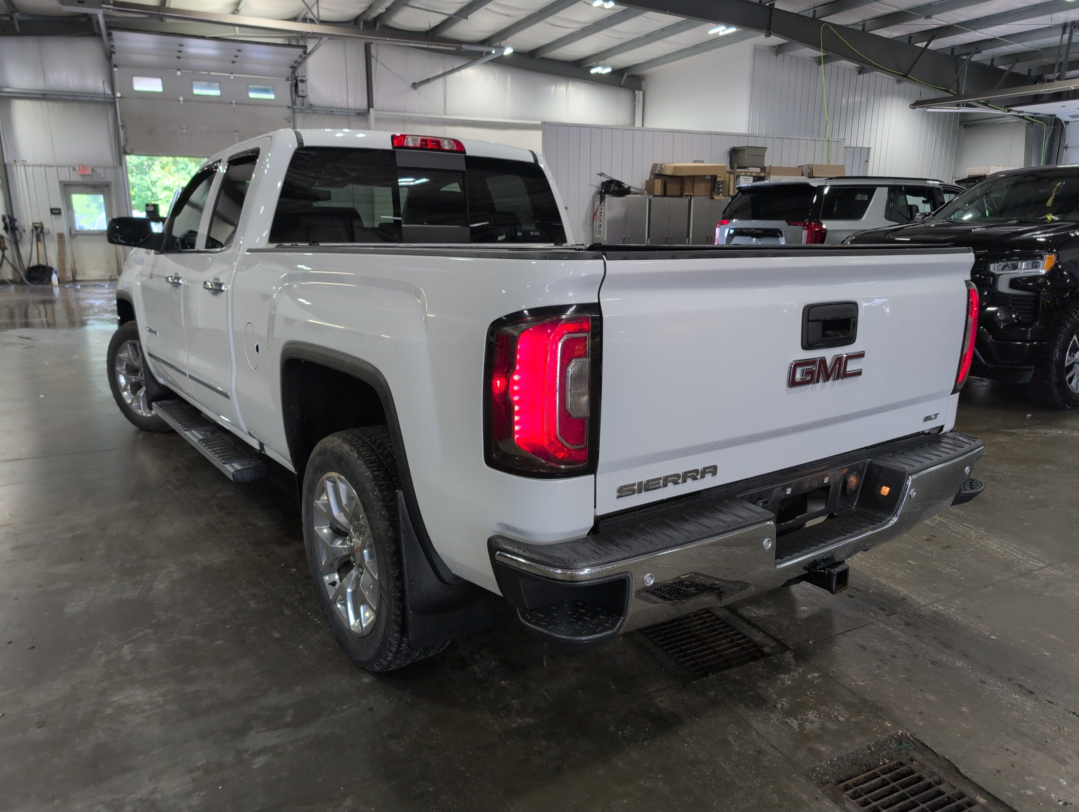 Used 2018 GMC Sierra 1500 SLT w/ SLT Premium Package AWD/4WD image 4