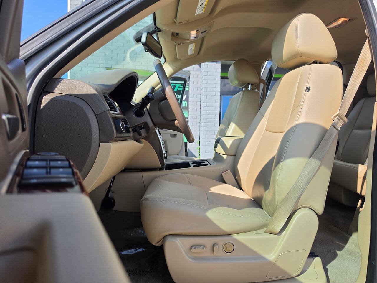 Used 2014 GMC Yukon XL SLT w/ SLT-2 Equipment Package RWD image 21
