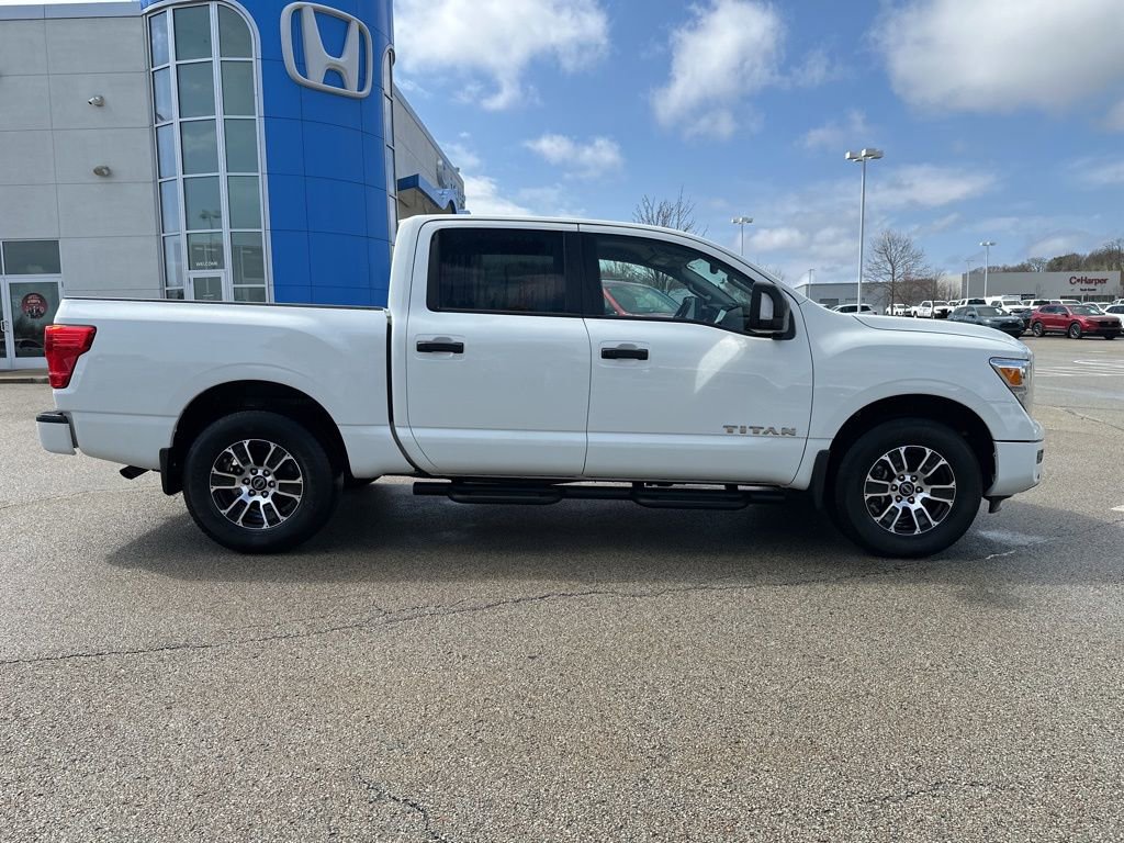Used 2024 Nissan Titan SV w/ SV Convenience Package image 2