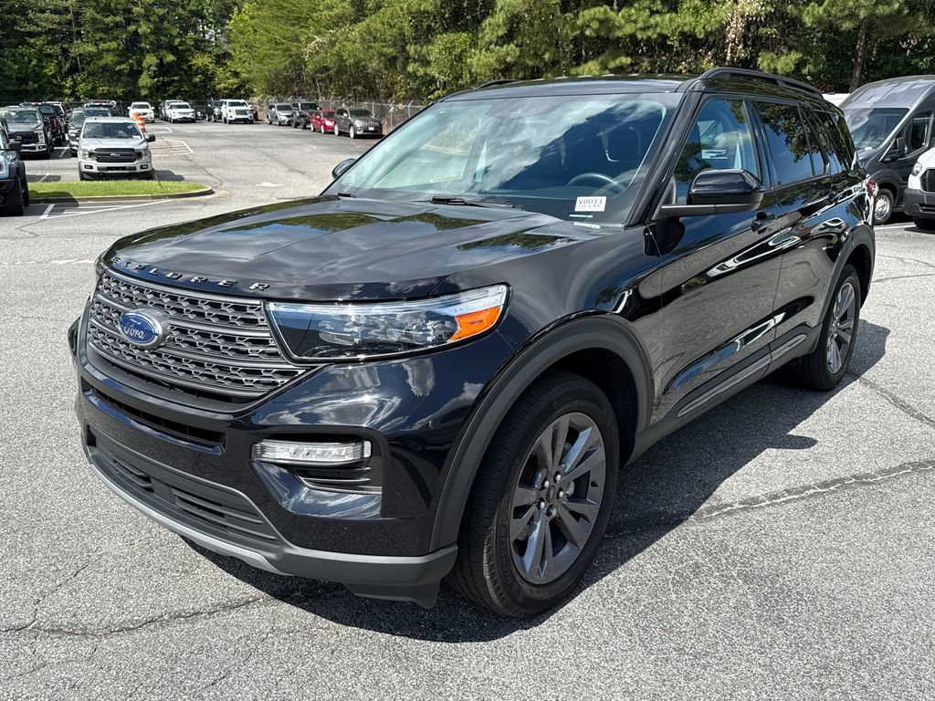 Used 2023 Ford Explorer XLT w/ Equipment Group 202A AWD/4WD image 3