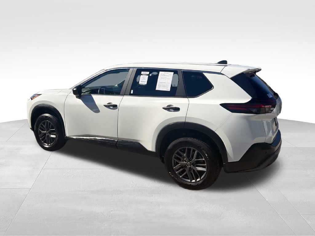 Used 2023 Nissan Rogue S FWD image 3