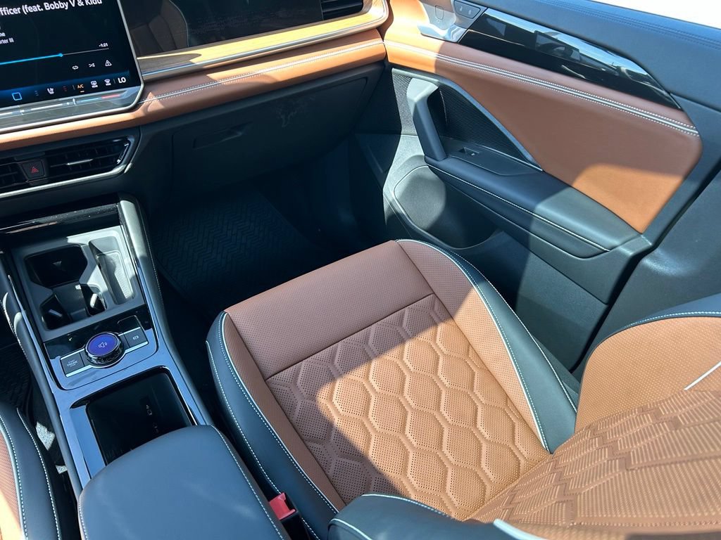 New 2026 Volkswagen Tiguan SEL R-Line AWD/4WD image 11