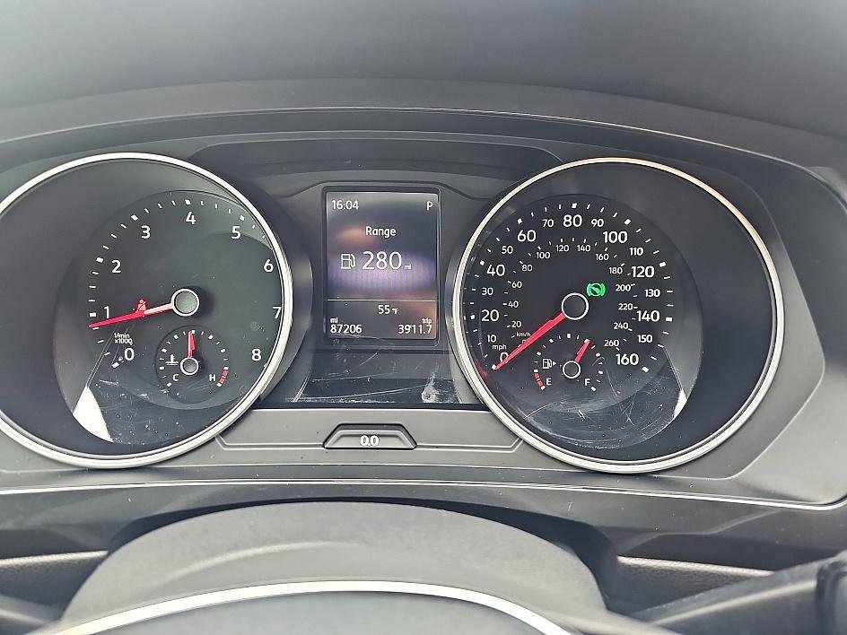 Used 2018 Volkswagen Tiguan SE image 17