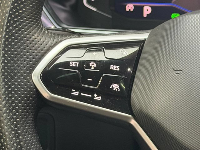 Used 2022 Volkswagen Tiguan SEL R-Line AWD/4WD image 16