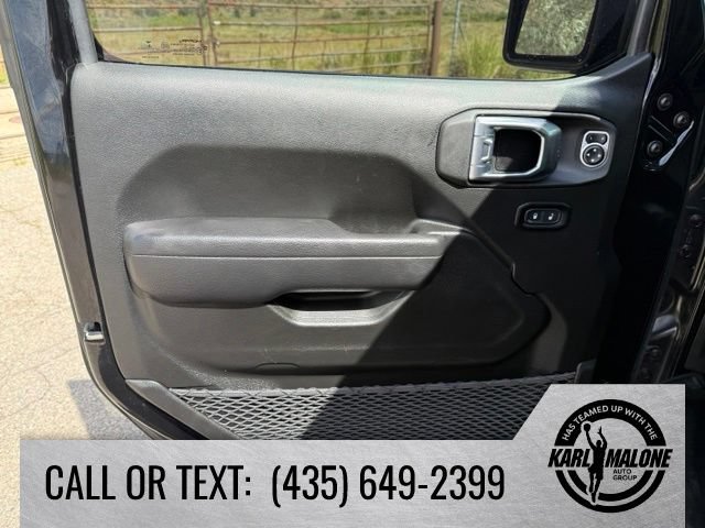 Used 2023 Jeep Wrangler Unlimited w/ Cold Weather Group AWD/4WD image 13