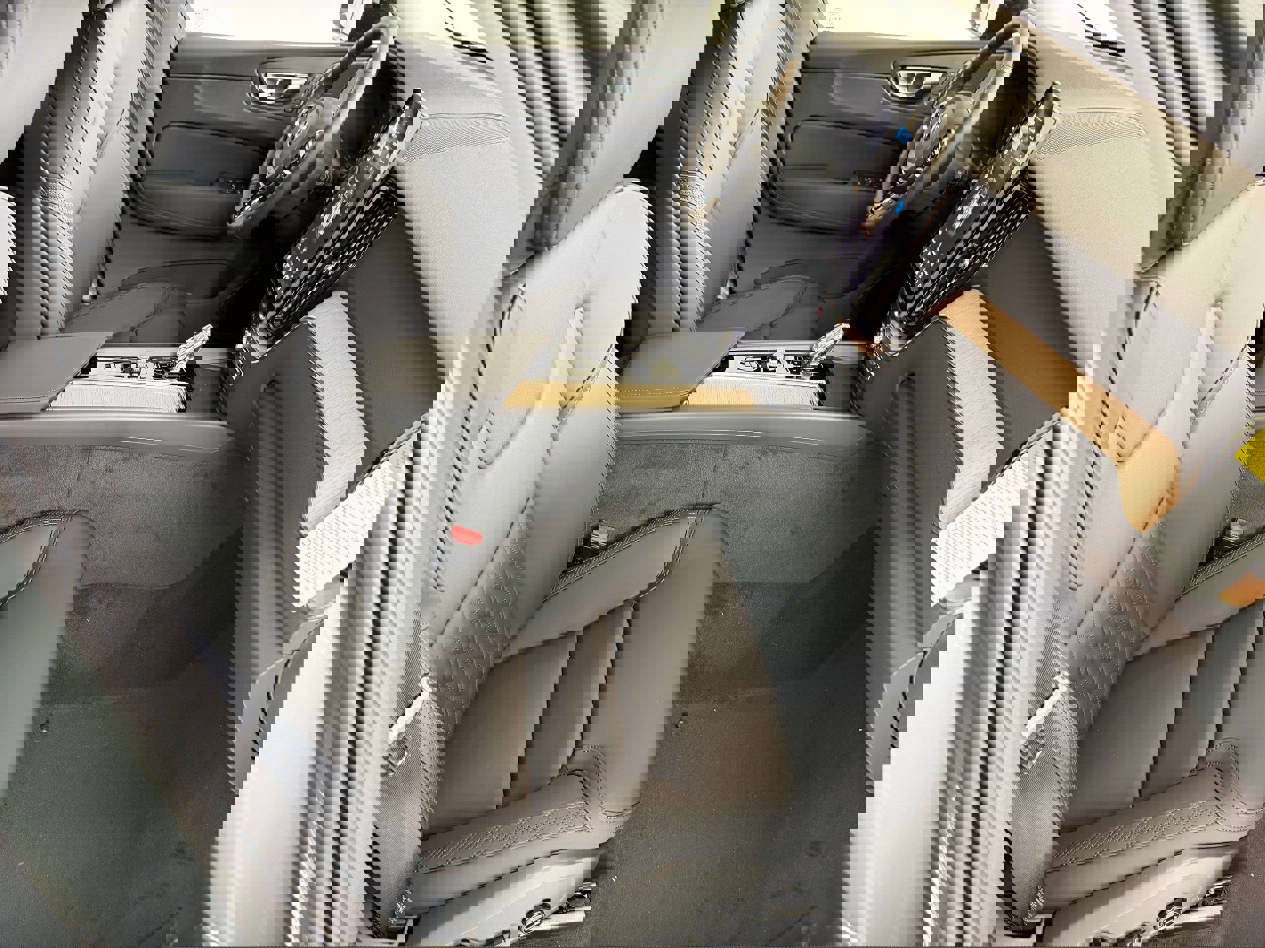 New 2026 Volvo XC60 B5 Plus w/ Protection Package Premier image 18