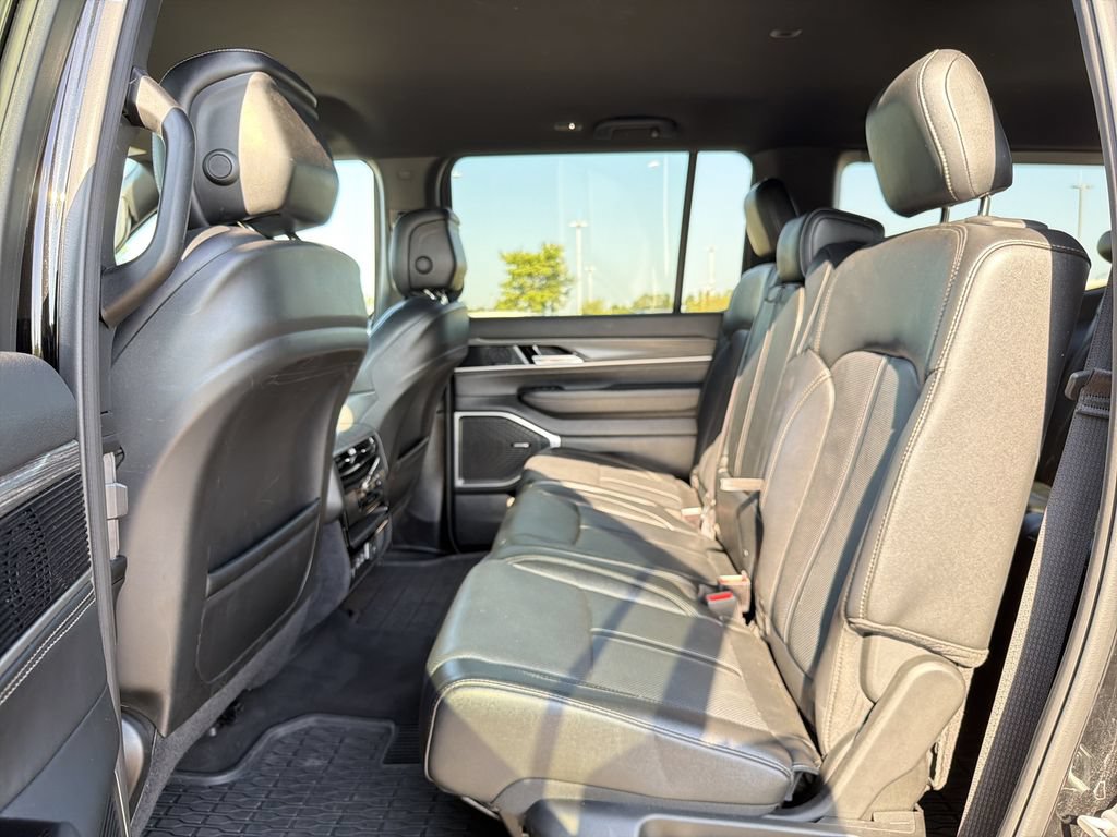 Used 2024 Jeep Wagoneer Series II w/ Flexible Seating Group RWD image 14