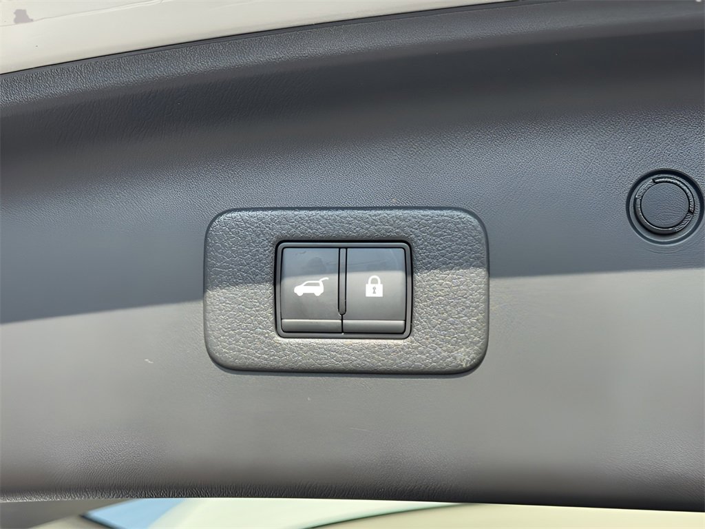 Used 2023 Nissan Armada SL w/ Captain's Chairs Package image 47