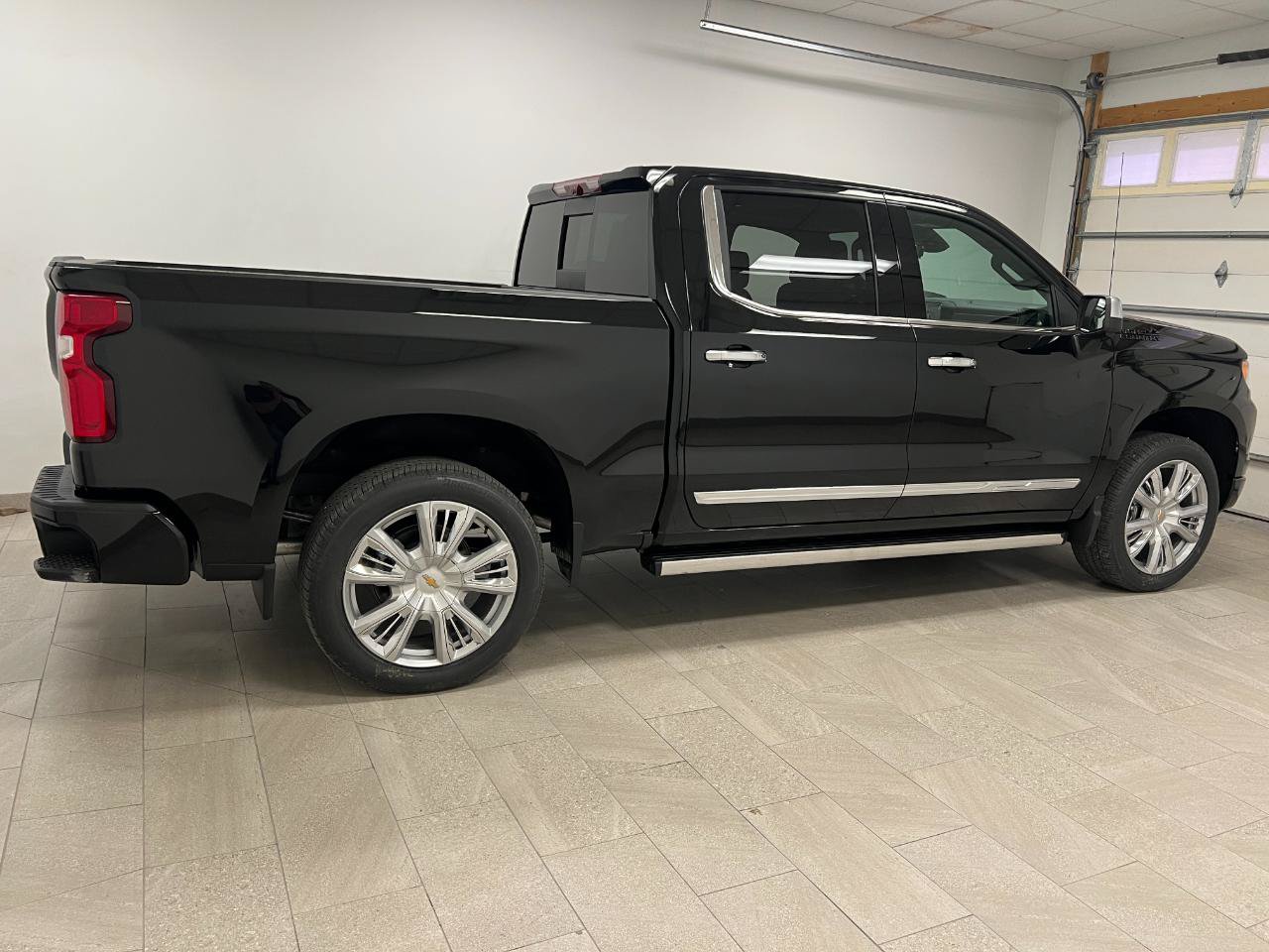 New 2026 Chevrolet Silverado 1500 High Country AWD/4WD image 9