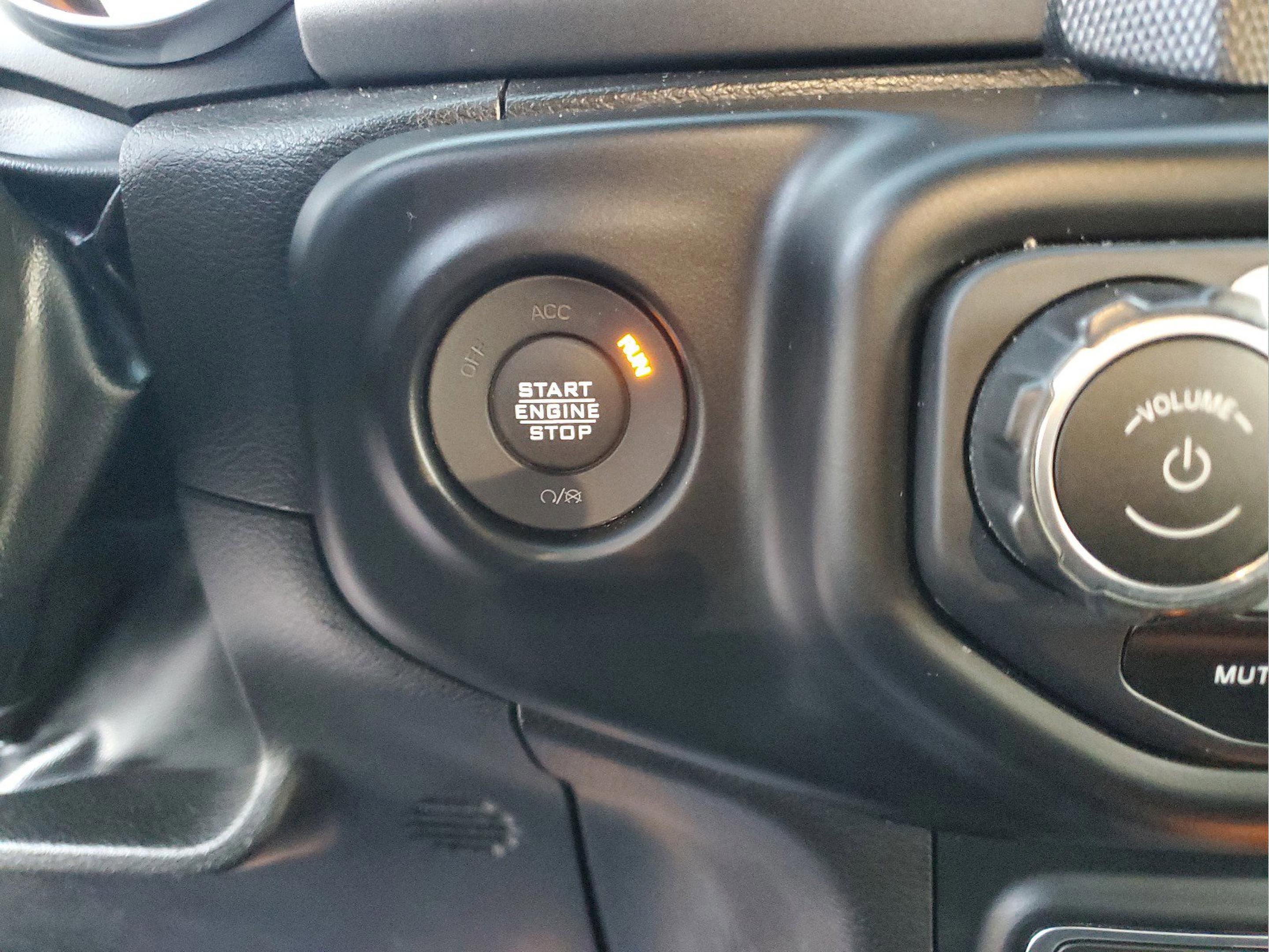 Certified 2023 Jeep Gladiator Sport AWD/4WD image 26