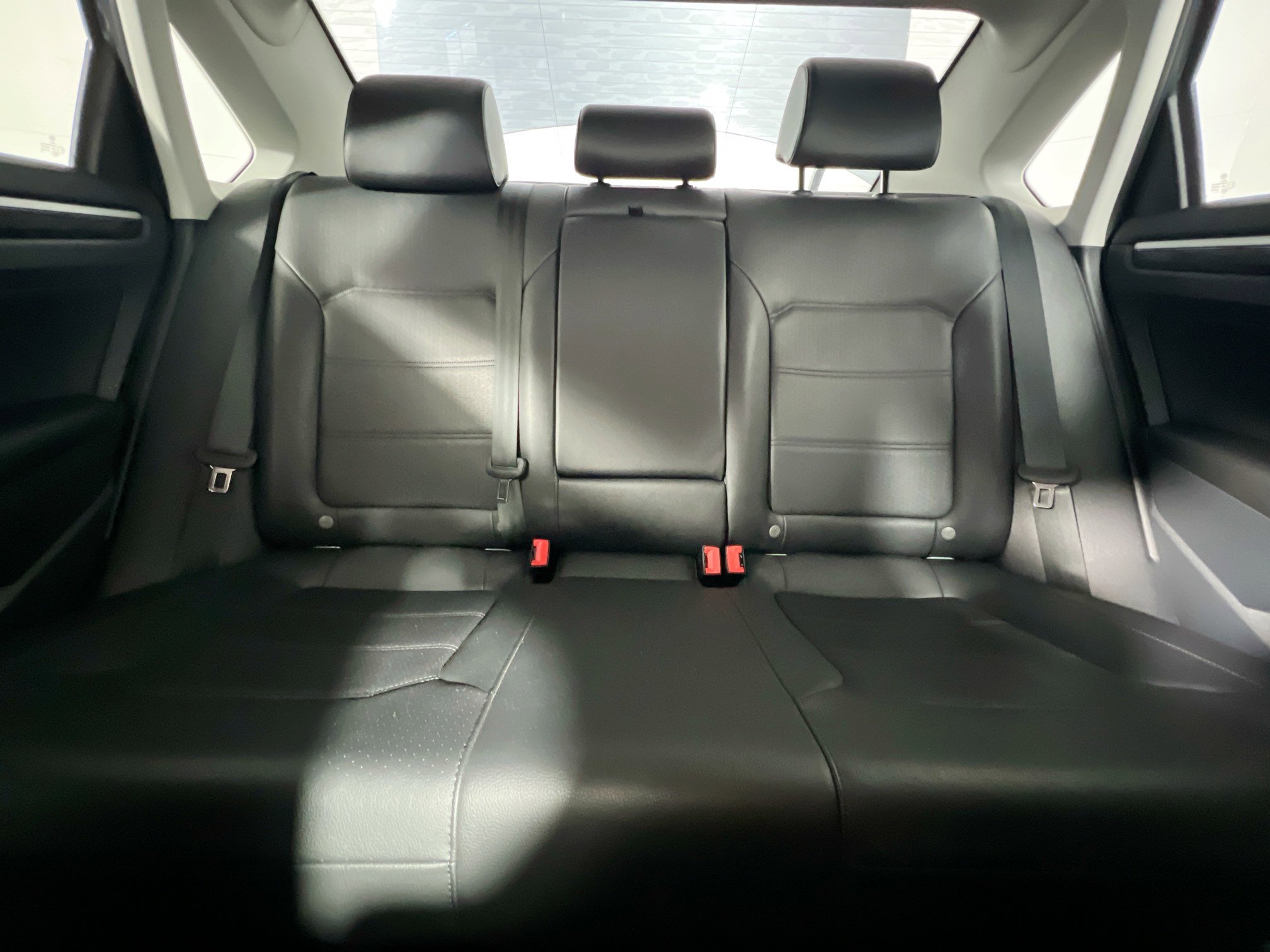 Used 2018 Volkswagen Passat 2.0T SE image 33