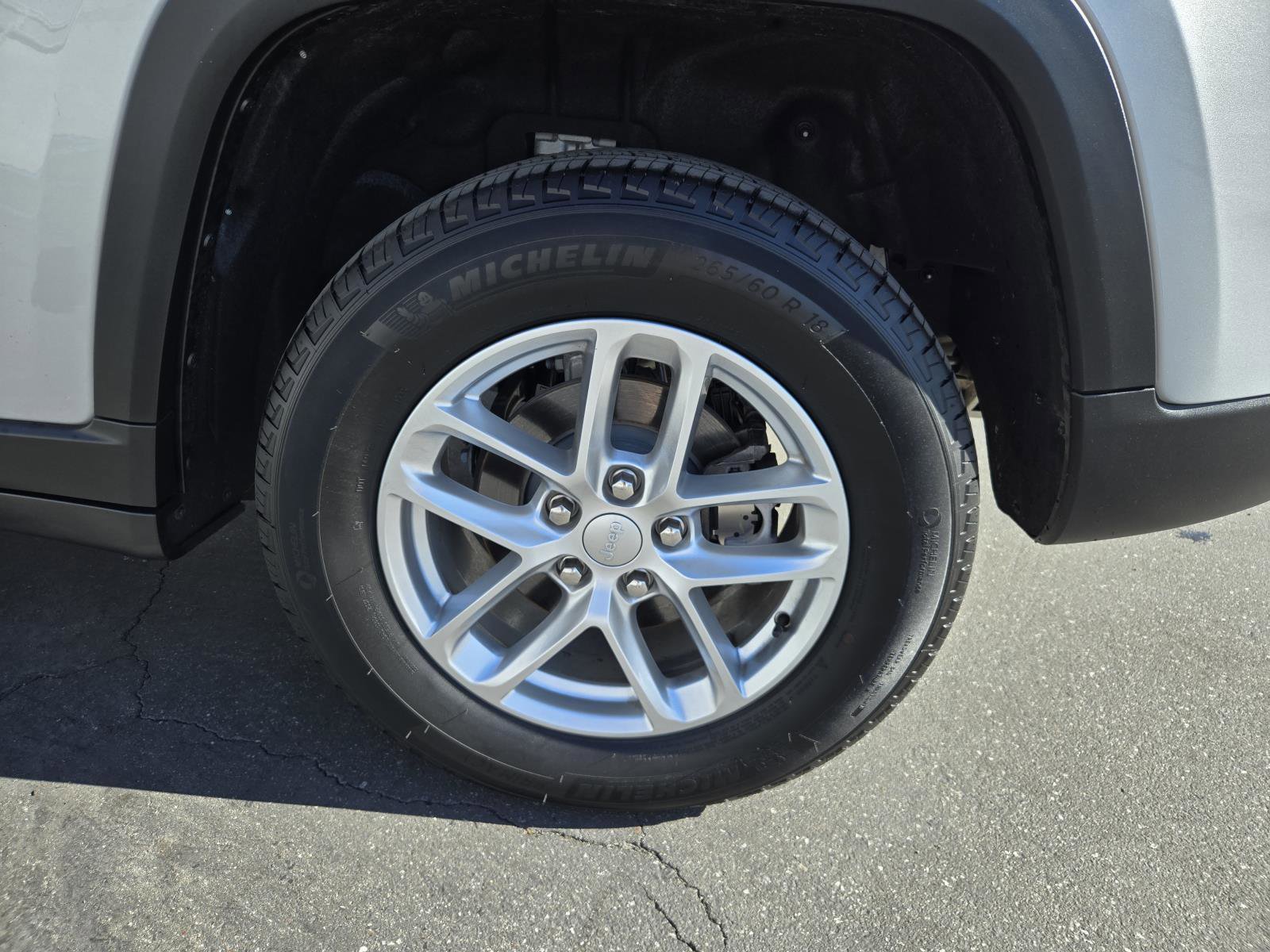 Used 2025 Jeep Grand Cherokee Laredo X image 33