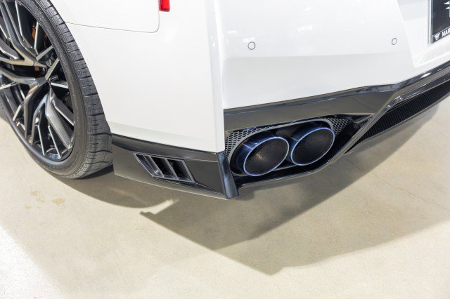 Used 2021 Nissan GT-R Premium image 16