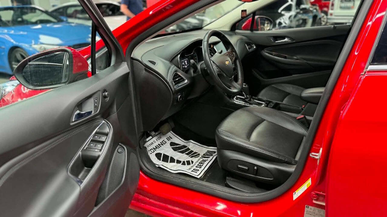 Used 2017 Chevrolet Cruze Premier FWD image 9