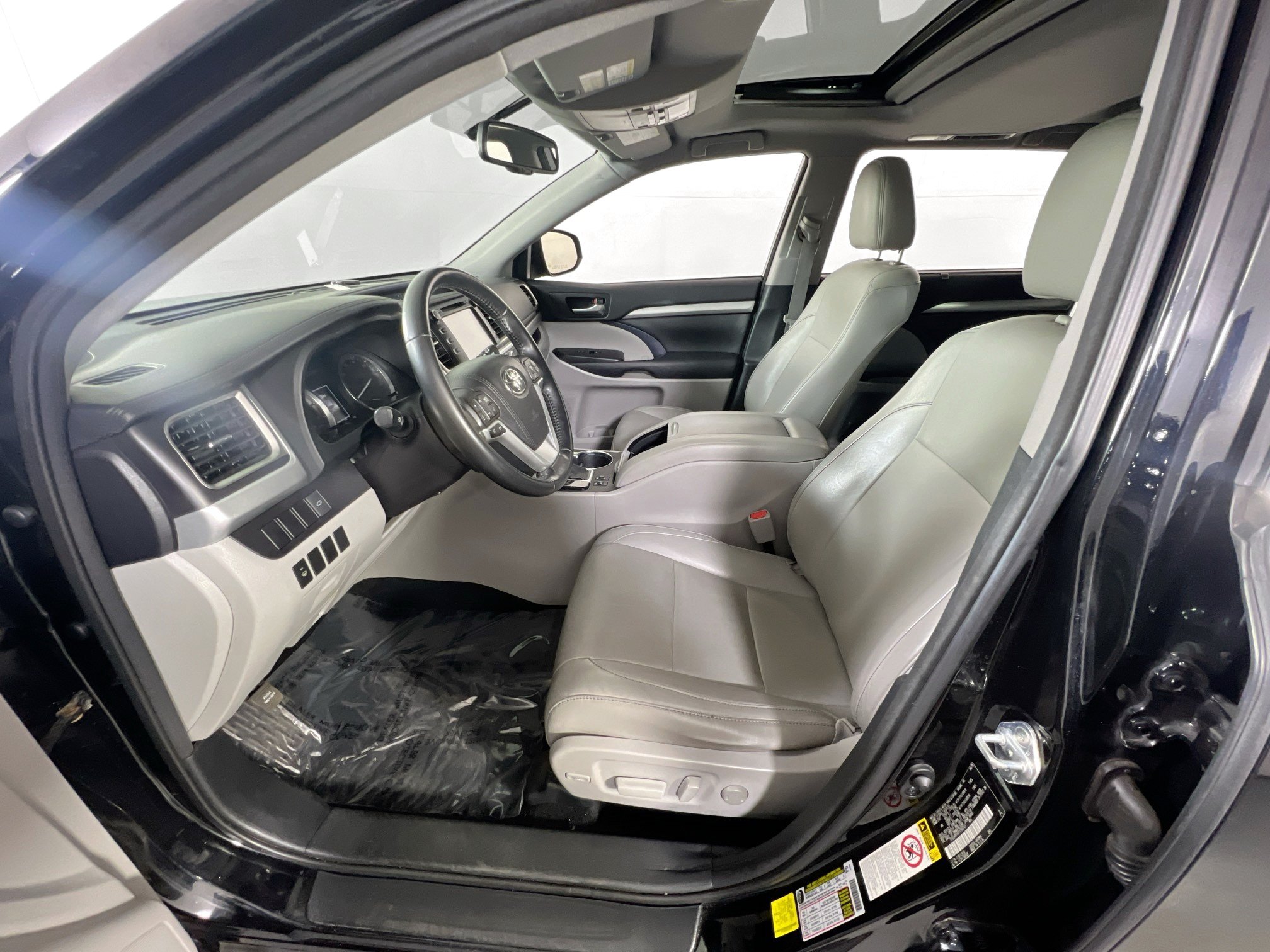 Used 2015 Toyota Highlander XLE AWD/4WD image 21