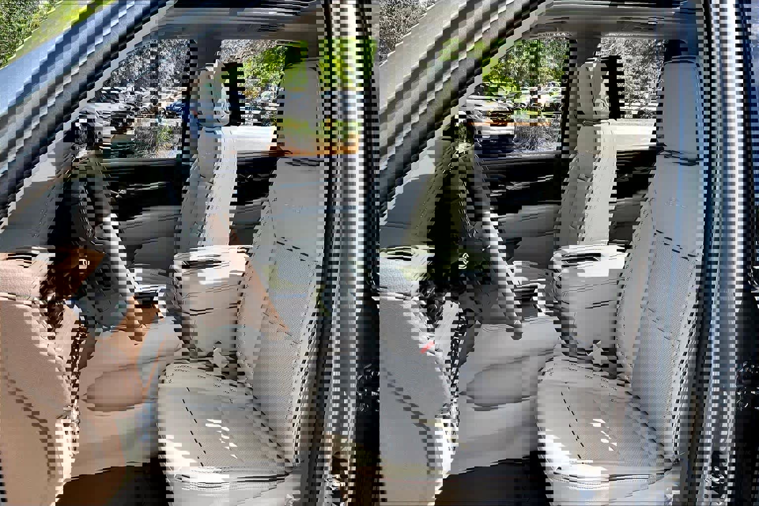 Used 2023 GMC Yukon Denali w/ Advanced Technology Package image 8