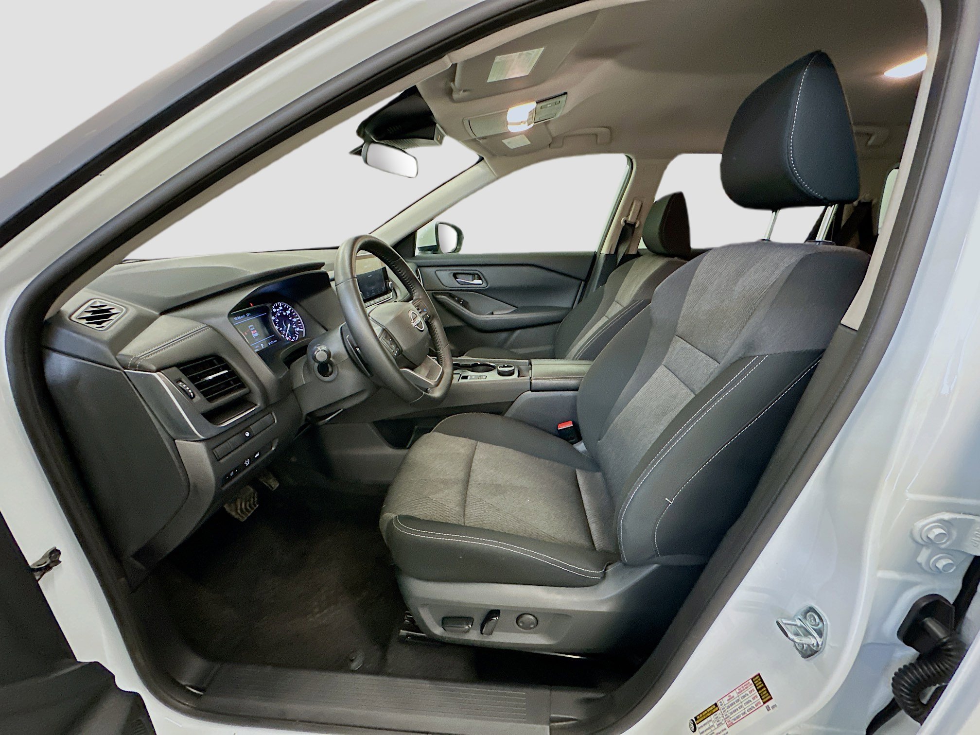 Used 2025 Nissan Rogue SV image 13