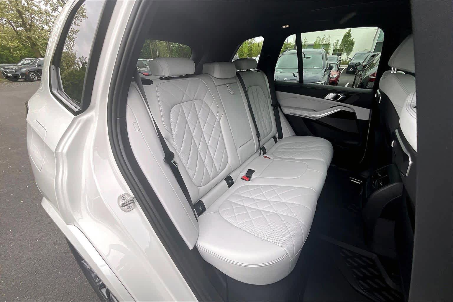 Certified 2025 BMW X5 xDrive40i w/ M Sport Package AWD/4WD image 19