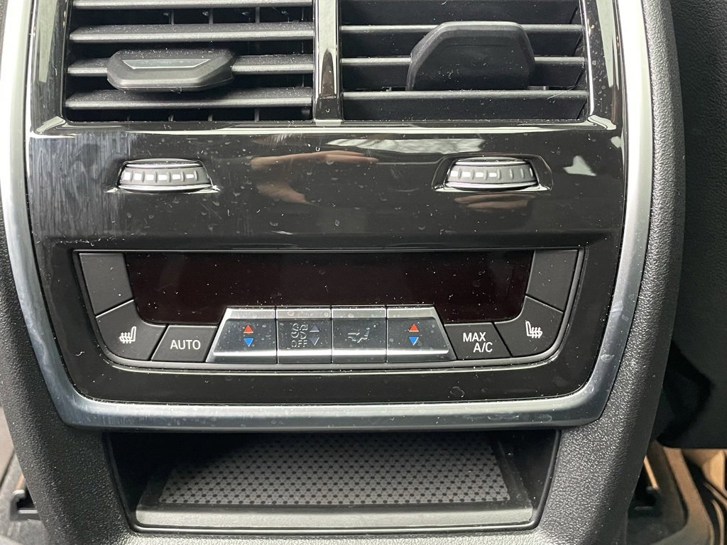 Used 2025 BMW X7 xDrive40i w/ M Sport Package image 37