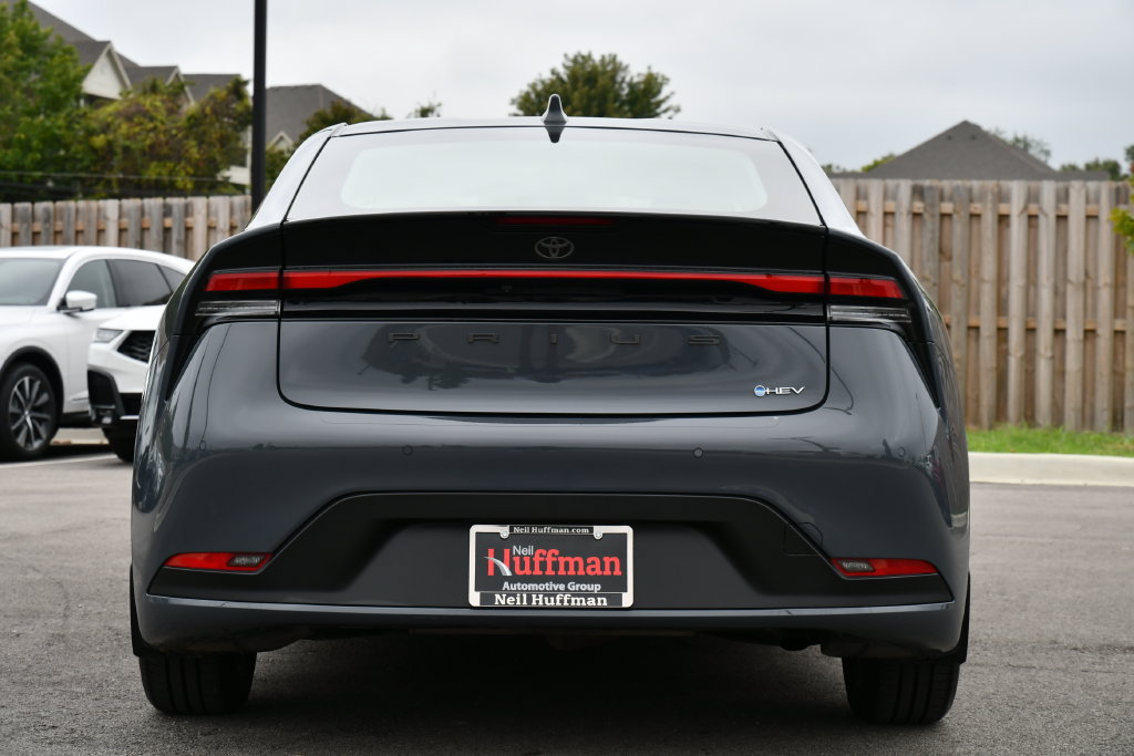 Used 2024 Toyota Prius LE FWD image 6