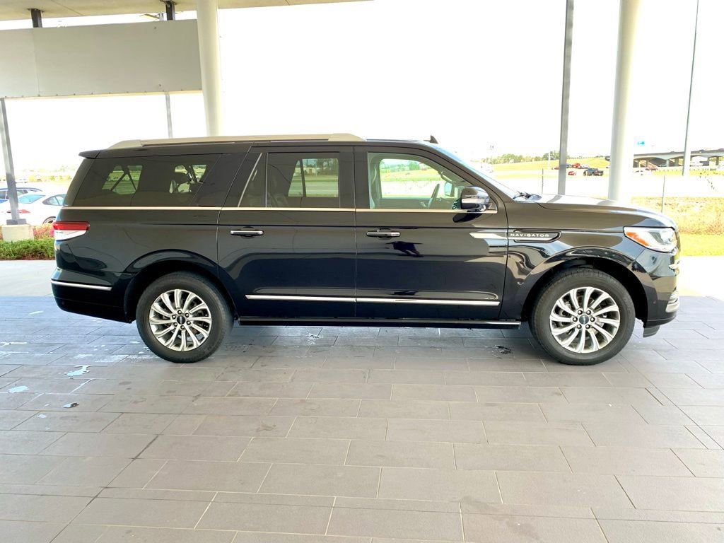 Used 2024 Lincoln Navigator L Premiere image 4