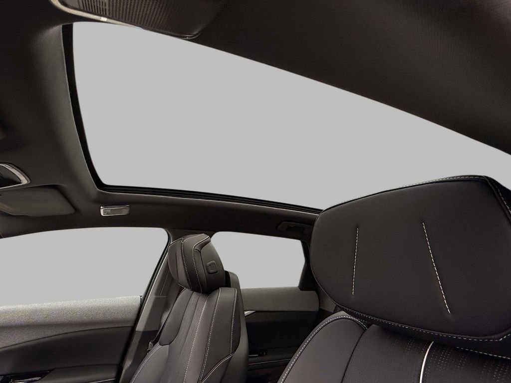 Used 2025 Cadillac Optiq Luxury 2 w/ LPO, Floor Liner Package AWD/4WD image 23