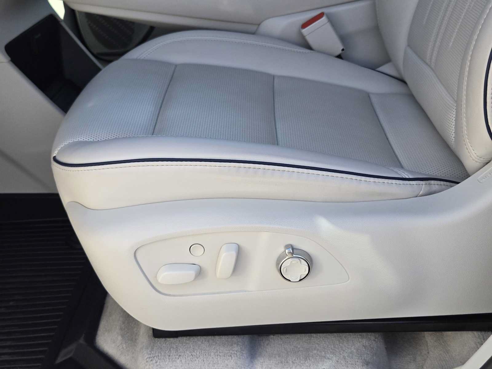 Certified 2026 Buick Enclave Avenir w/ Super Cruise Package AWD/4WD image 24