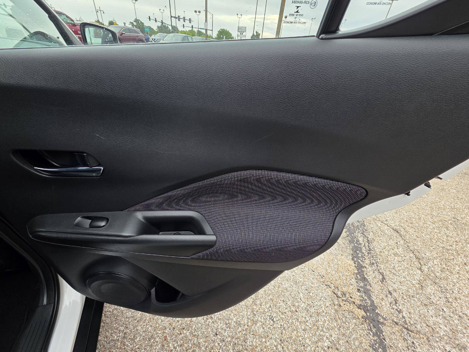 Used 2018 Nissan Kicks SV FWD image 27