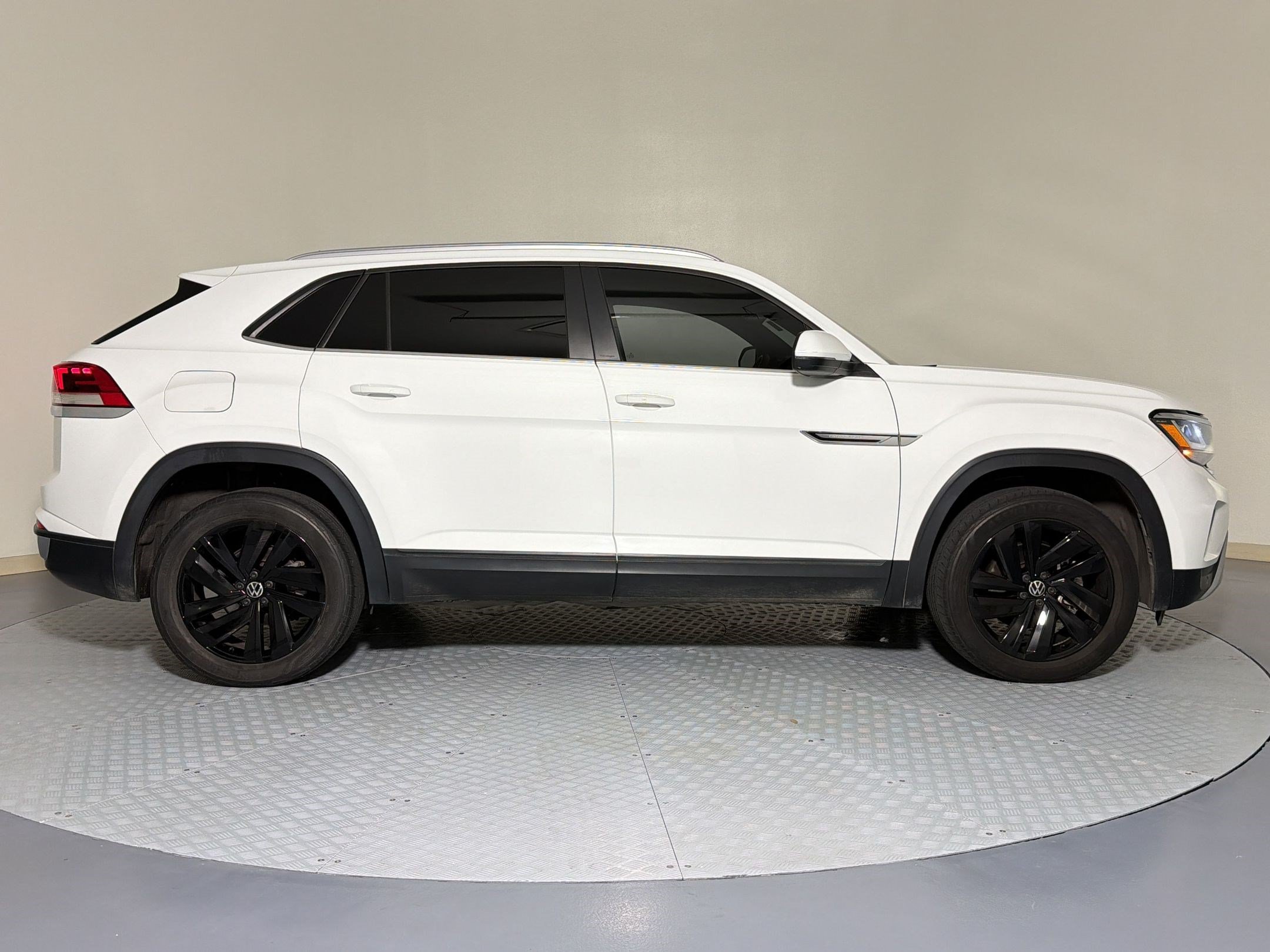 Used 2022 Volkswagen Atlas Cross Sport SE w/ Panoramic Sunroof Package AWD/4WD image 7
