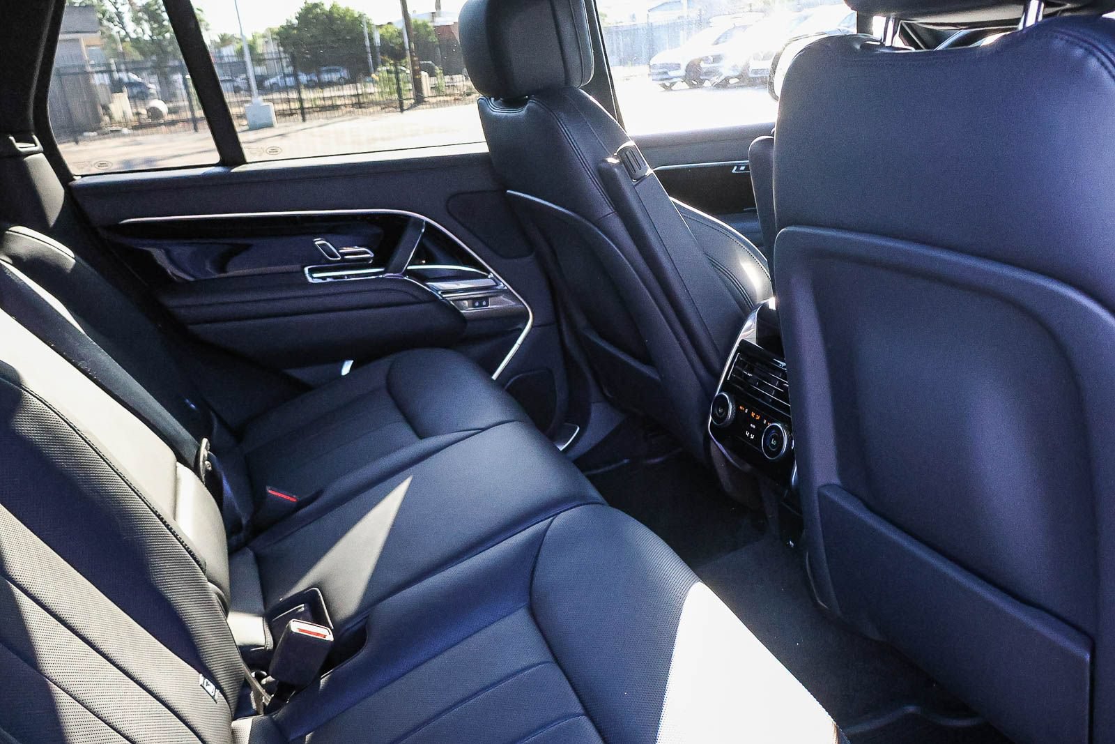Certified 2024 Land Rover Range Rover SE AWD/4WD image 19