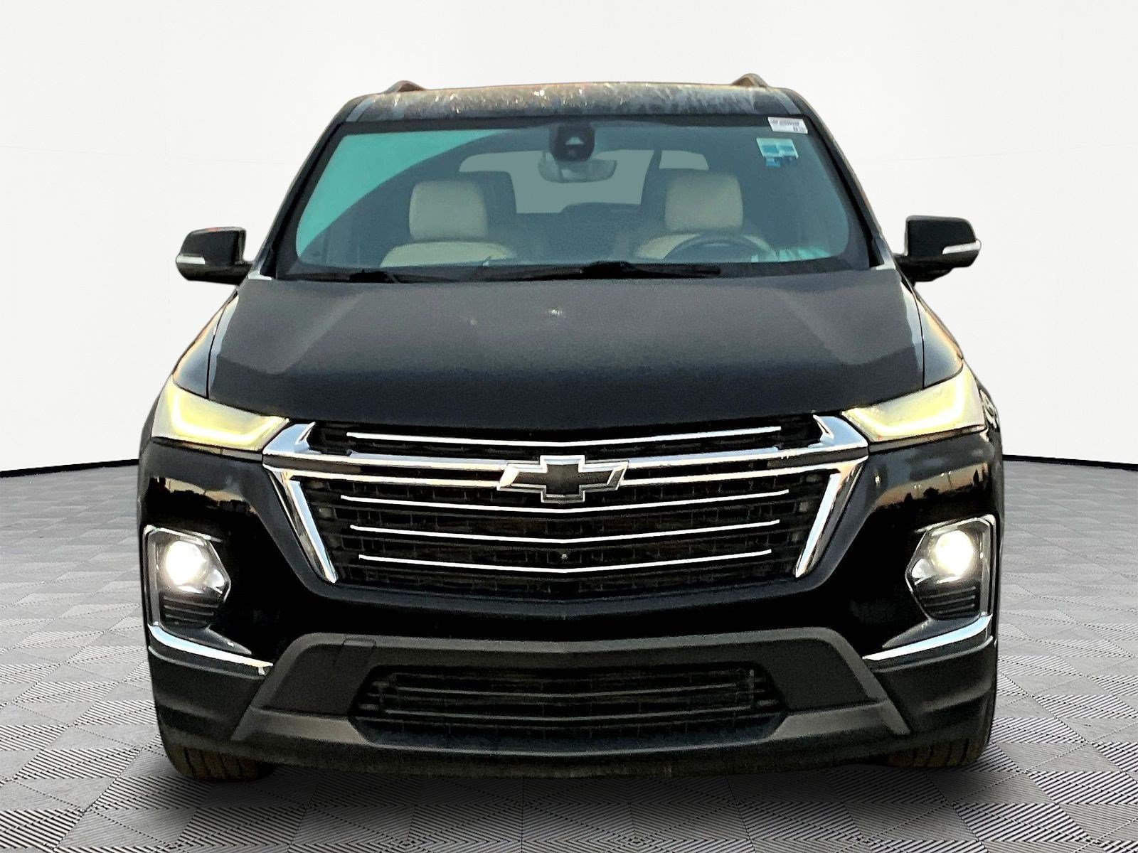 Used 2023 Chevrolet Traverse LT FWD image 2