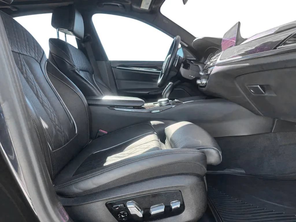 Used 2019 BMW 530i xDrive w/ Luxury Seating Package AWD/4WD image 14