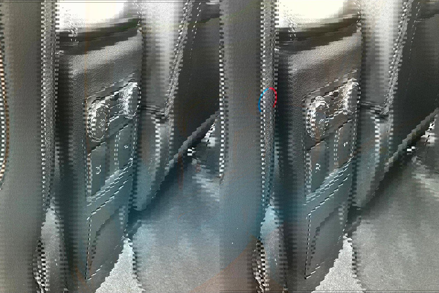 Used 2022 Ford Explorer XLT w/ Equipment Group 202A image 40