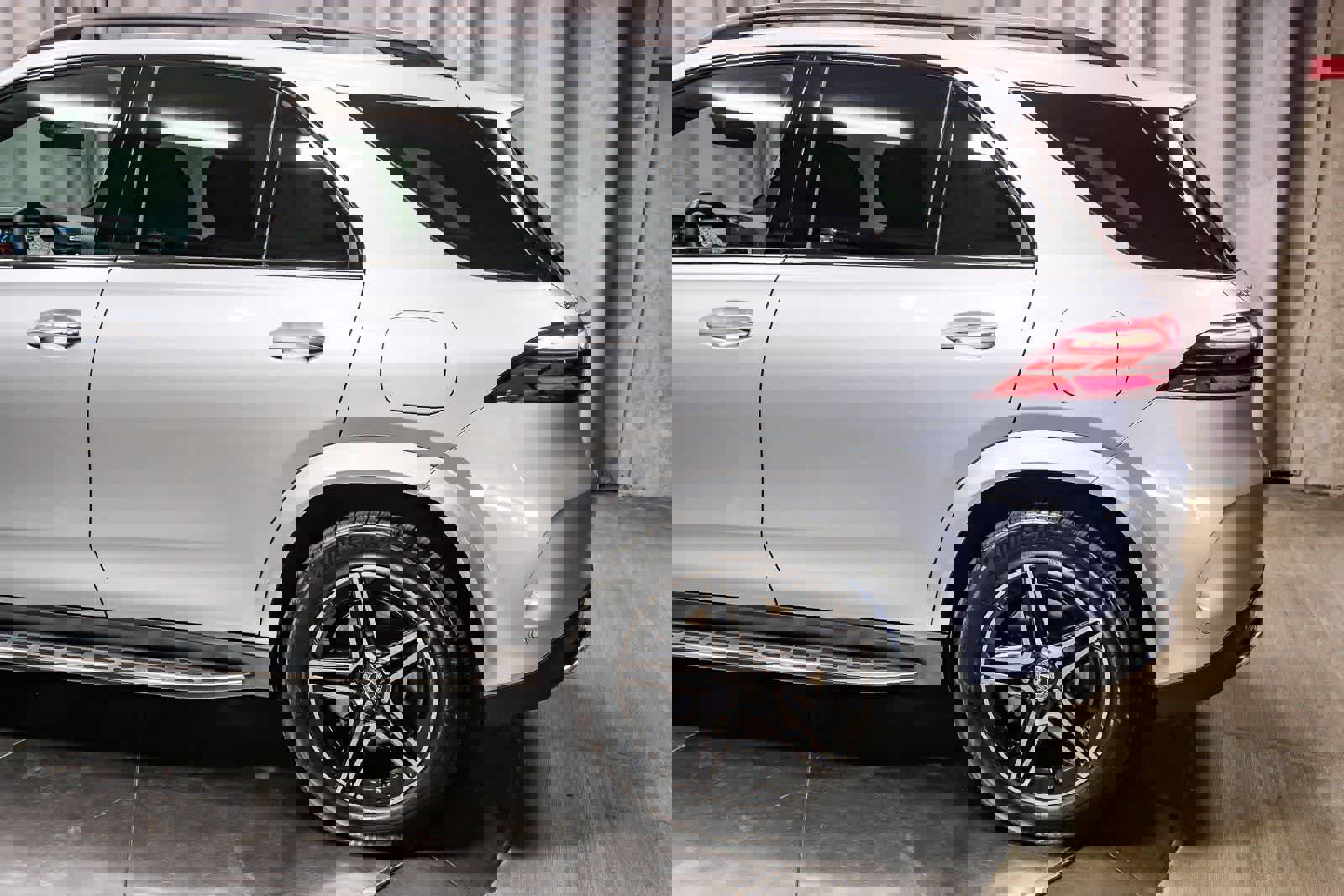 Used 2025 Mercedes-Benz GLE 450e 4MATIC image 8