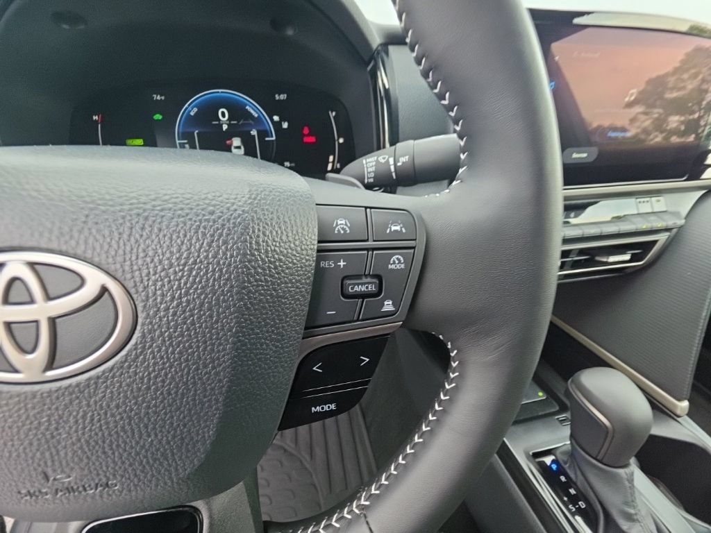 Used 2026 Toyota Camry SE w/ Convenience Package FWD image 18