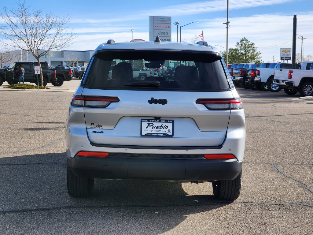 Used 2024 Jeep Grand Cherokee L Laredo image 4