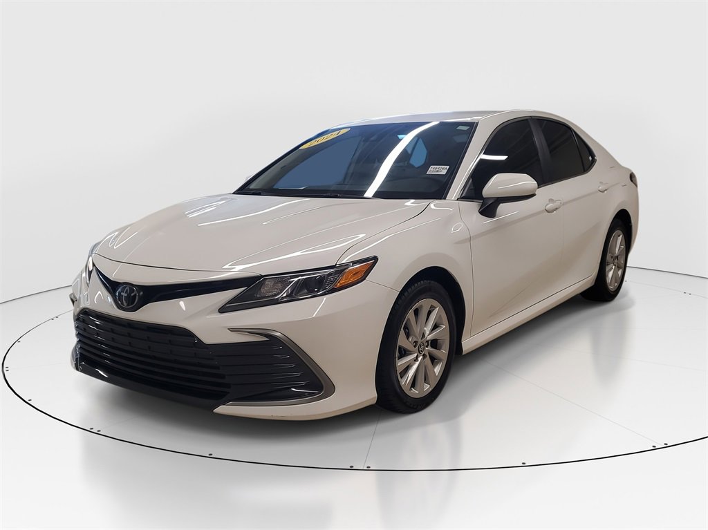 Used 2024 Toyota Camry LE image 4