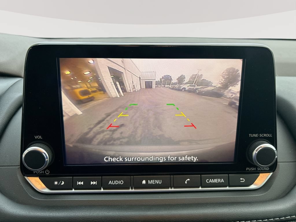 Used 2023 Nissan Rogue S AWD/4WD image 18