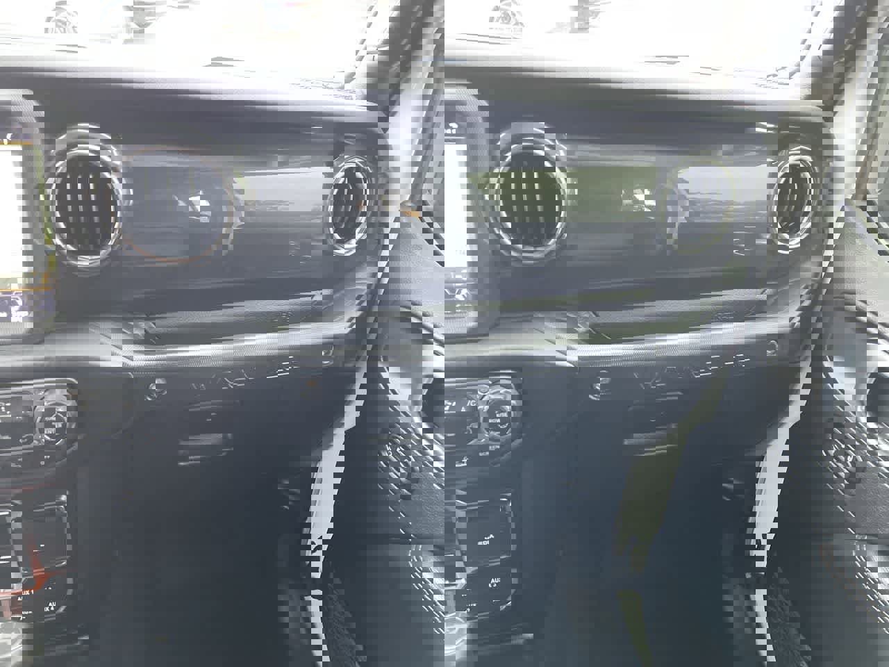 Used 2021 Jeep Wrangler Unlimited Rubicon w/ Trailer Tow Package image 16