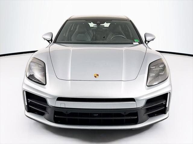 Used 2025 Porsche Panamera RWD image 2