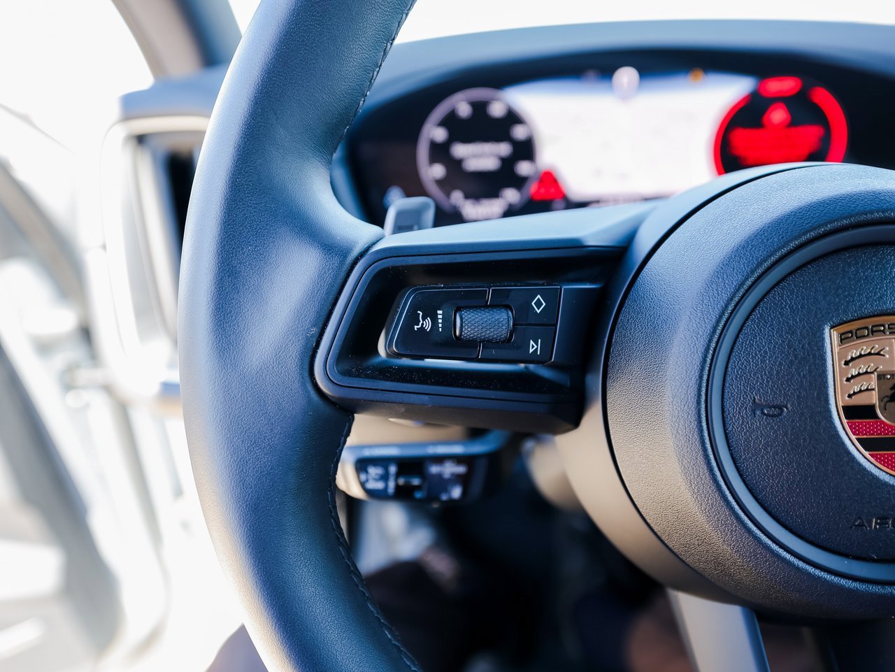 Certified 2025 Porsche Cayenne image 17